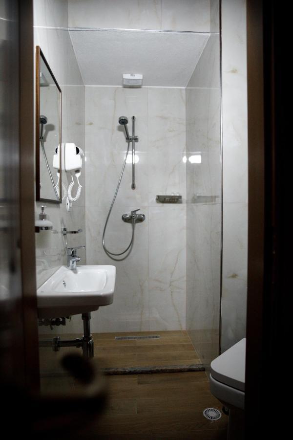 Hotel Sarajet 1821 Gjirokastër Екстериор снимка