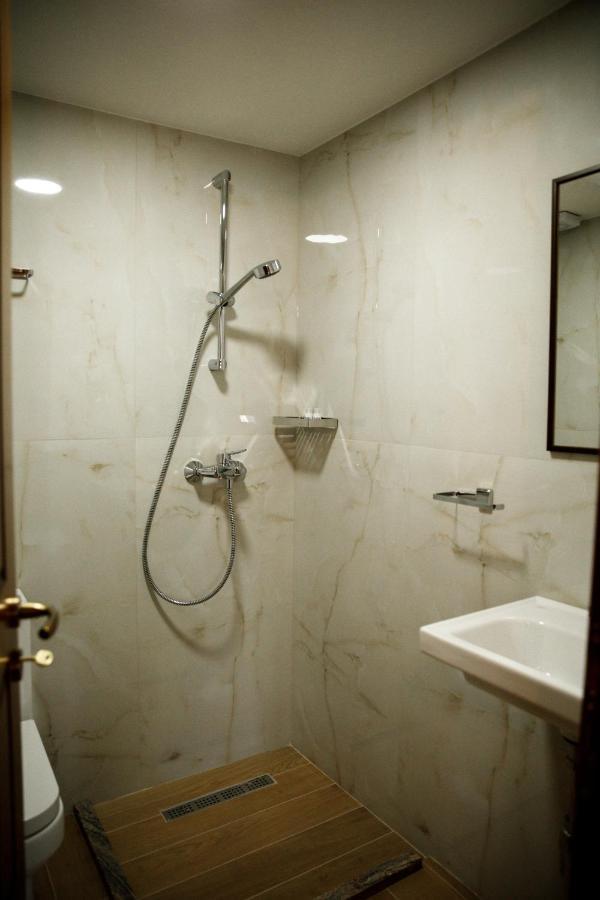 Hotel Sarajet 1821 Gjirokastër Екстериор снимка